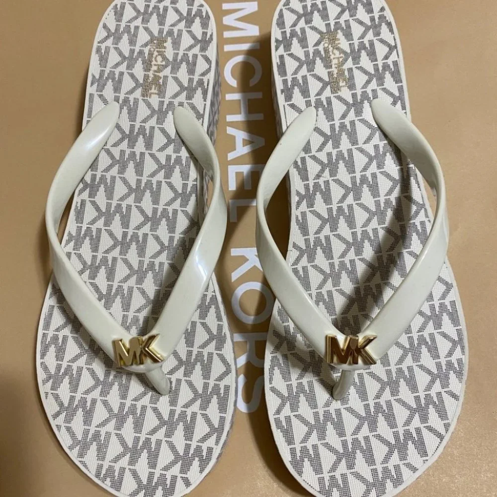 Michael Kors Flip Flop slipper  -Vanilla - Picture 11 of 13